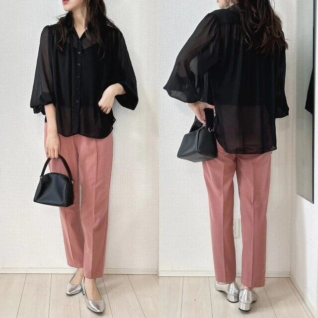 大人女子の黒シアートップス春コーデ