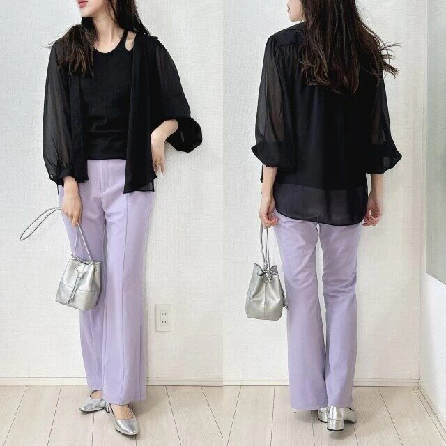 大人女子の黒シアートップス春コーデ