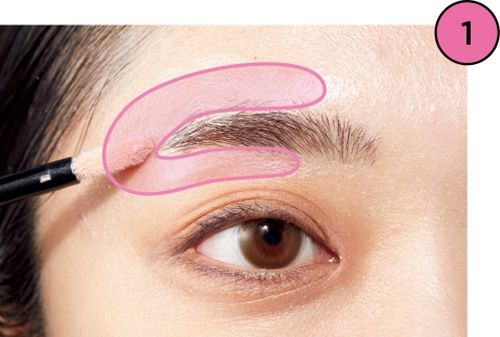 1.パールの輝きで眉周りを明るく