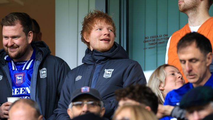 エド・シーラン、2002年以来となるイプスウィッチのプレミアリーグ昇格を祝福したワケ 「感動的、みんなでかした」