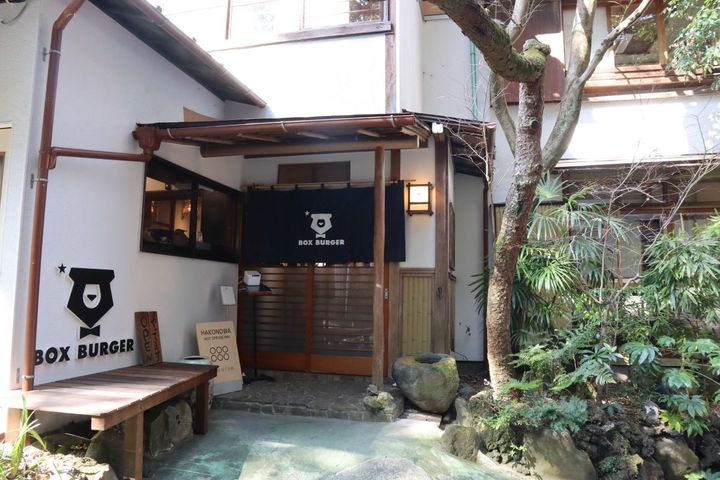 駅周辺のにぎわいから離れた閑静な場所