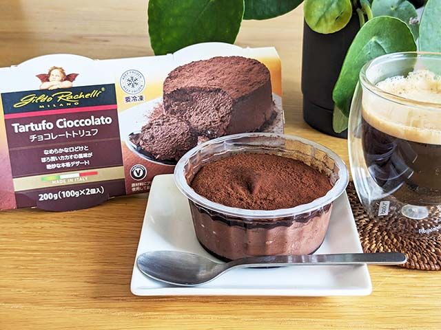 業務スーパー「チョコレートトリュフ」がテーブルに並んでいる様子