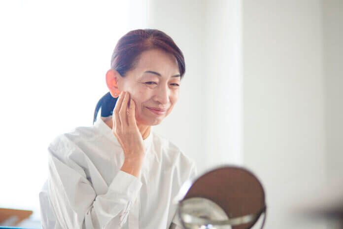 おばさんっぽい行動5選｜モテるおばさんになるための方法も解説！