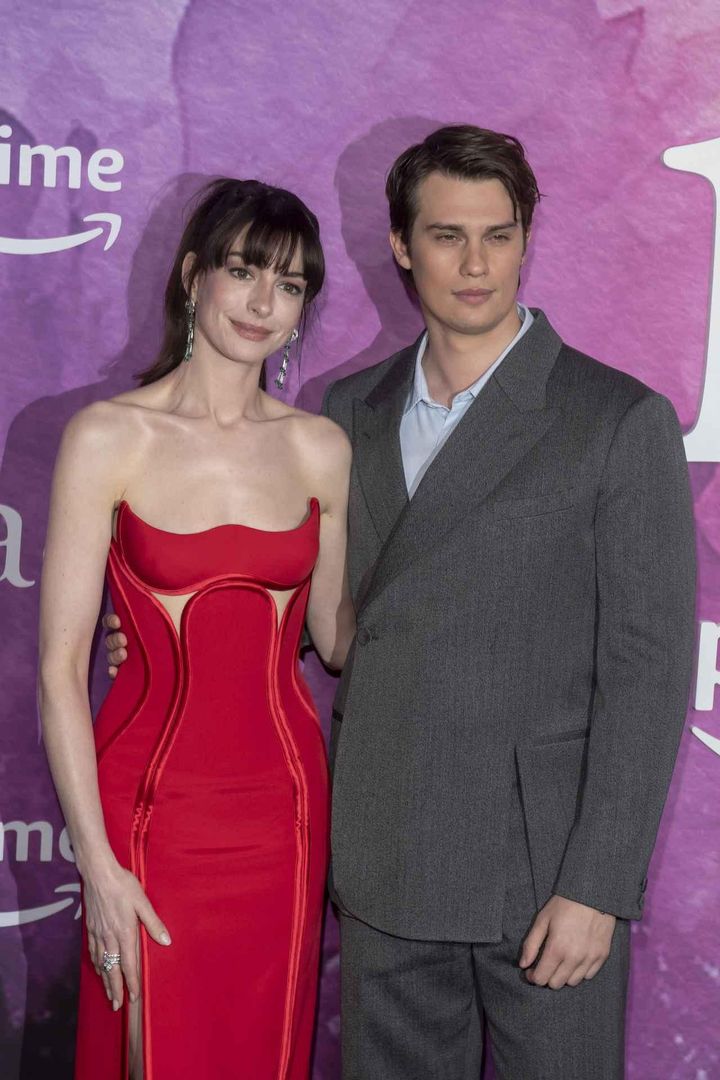 画像: ニコラス・ガリツィンがオーガスト・ムーンのためにBTSを観て勉強