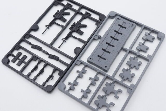 セリアの専門店級なミニチュア ハンドガン ミニチュア アサルトライフル