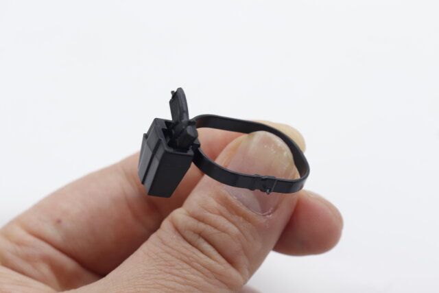 セリアのフィギュアにつけられるミニチュア ハンドガン