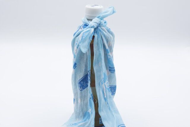 ダイソーのてぬぐい（ラムネ）でペットボトルホルダー作り