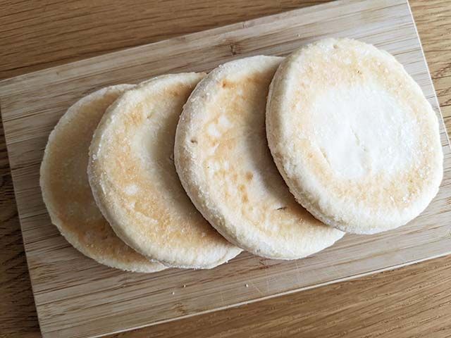 業務スーパー「チーズホットク」の袋の中には「チーズホットク」が4枚