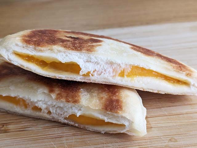 「チーズホットク」断面