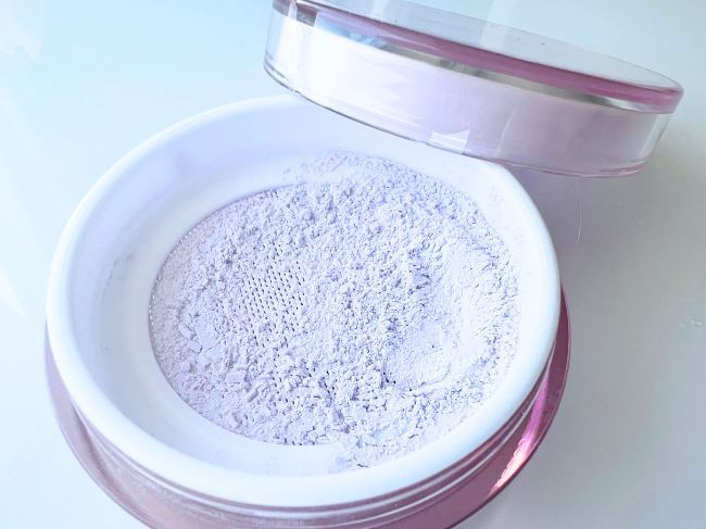 『フィクシングブラーパウダー N』限定カラー「03 プレーンラベンダー」レビュー