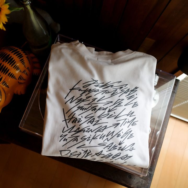 セレクトショップ〈NIQUE〉のTシャツ