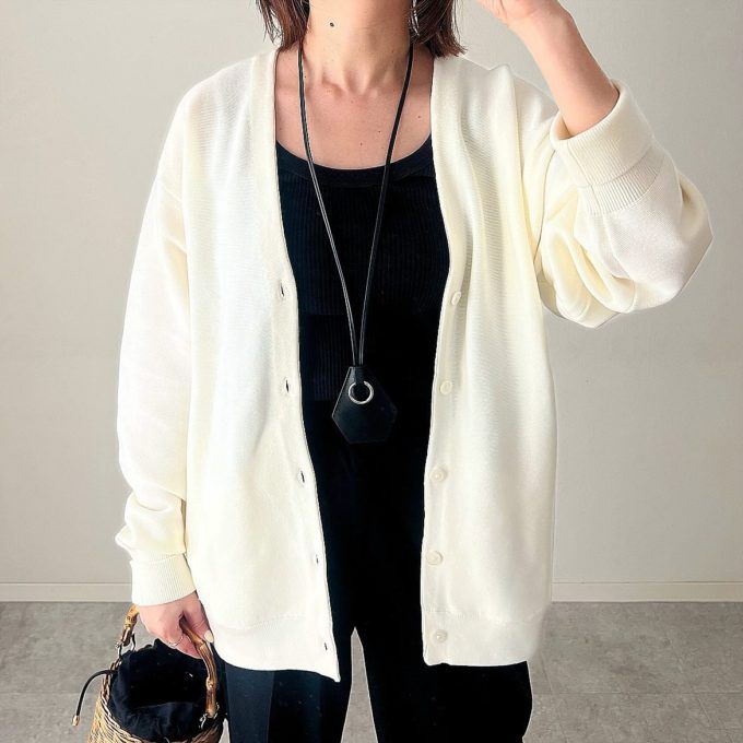 GUメンズのオフホワイトの「ウォッシャブルカーディガン(長袖)」