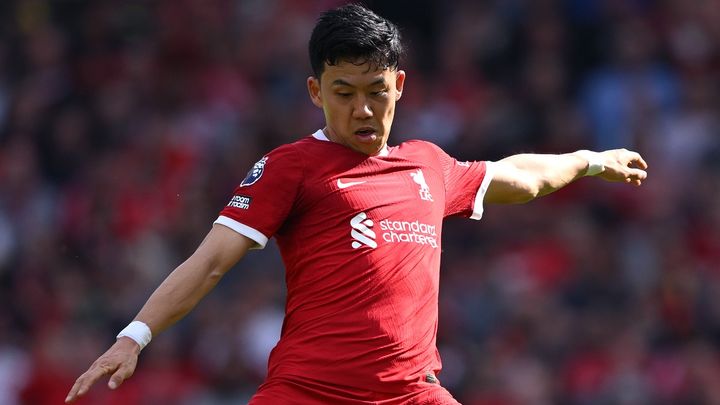 リヴァプール遠藤航と対面した岡崎慎司、熱い長文投稿 「記憶の錯覚な」と本田圭佑が反応