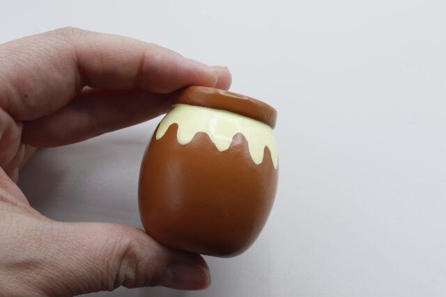 セリアの木製おままごと はちみつのデザイン