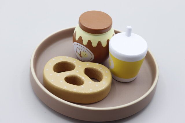 セリアの木製おままごとのはちみつとパンとドリンク