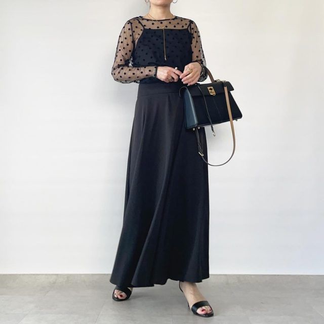 ノスタルジア「シアートップスセットコーデの女性１」