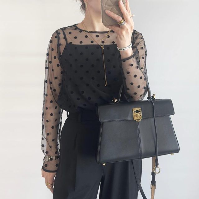 ノスタルジア「シアートップスセットコーデの女性２」