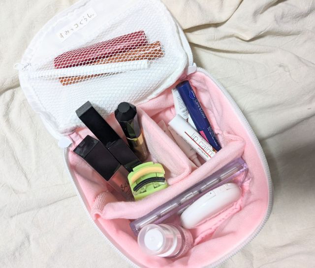 すみっコぐらしポーチにコスメ収納