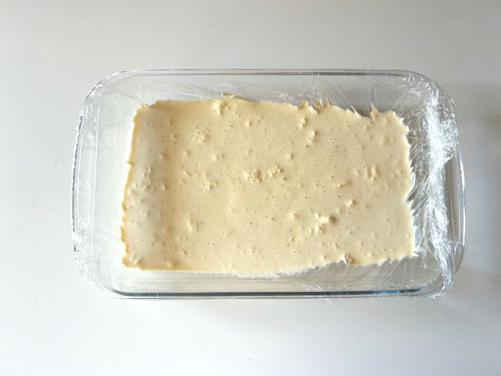 【レンジで簡単】まろやかとろっとクッキーチーズケーキサンド【渡辺友美子のコーヒーに合うお菓子のレシピ vol.41 〜レシピで旅するヨーロッパ〜】