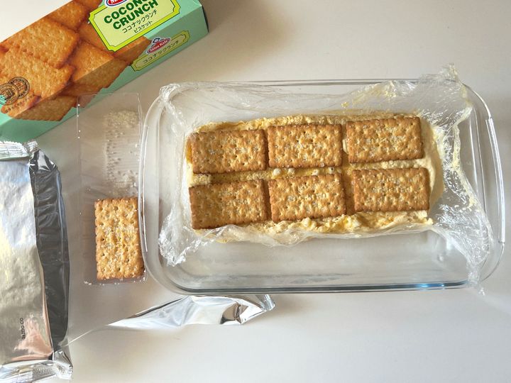 【レンジで簡単】まろやかとろっとクッキーチーズケーキサンド【渡辺友美子のコーヒーに合うお菓子のレシピ vol.41 〜レシピで旅するヨーロッパ〜】