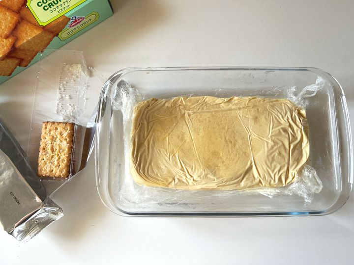 【レンジで簡単】まろやかとろっとクッキーチーズケーキサンド【渡辺友美子のコーヒーに合うお菓子のレシピ vol.41 〜レシピで旅するヨーロッパ〜】