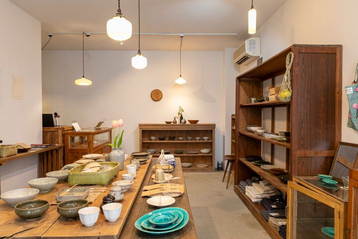 日本各地の陶芸家や作り手の作品が並ぶ清澄白河にある雑貨のセレクトショップ「WOLK」