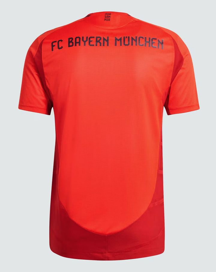 バイエルンが2024-25新ユニフォームを発表！白を排除した「真紅のデザイン」で王座奪還を目指す