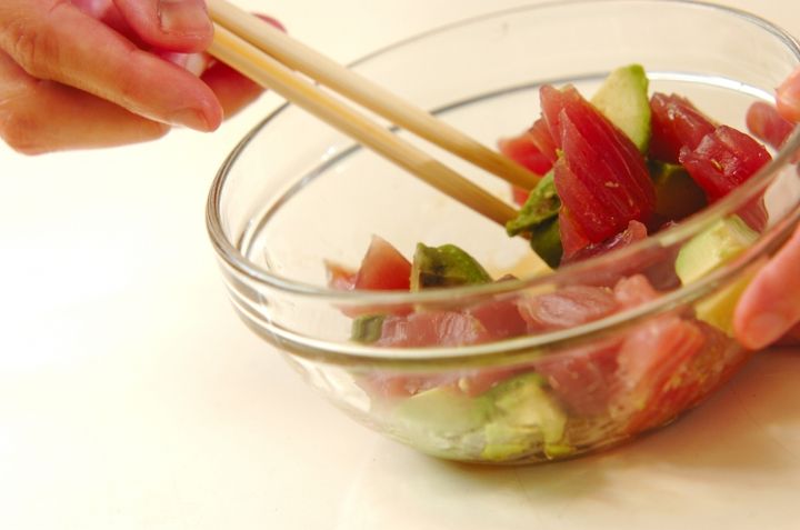 簡単おつまみ マグロのユッケ 混ぜるだけ！by西川 綾さんの作り方1