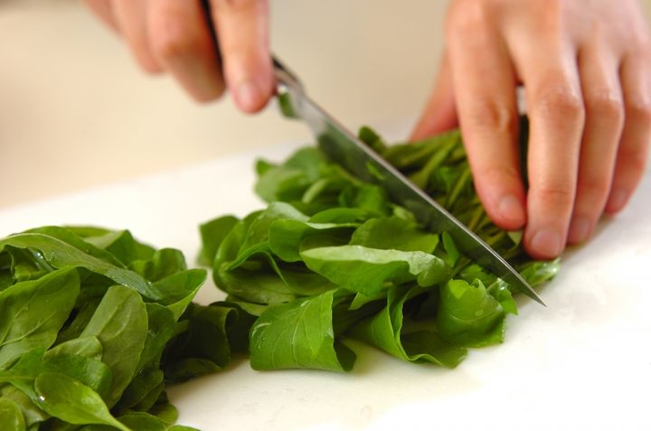 ルッコラサラダの下準備1