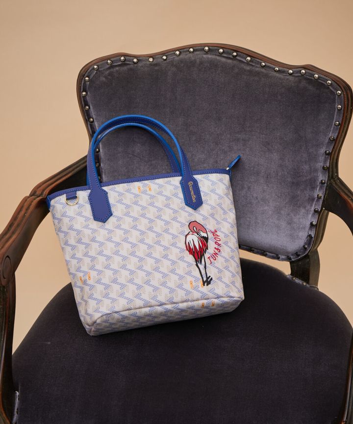 フラミンゴのペイントが雰囲気よし！ 一流ペインターが描き上げた限定コラボアイテム 