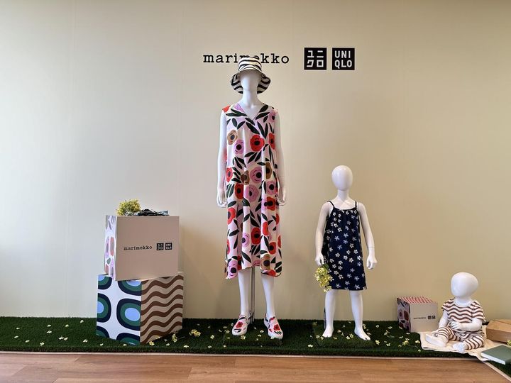 画像: 【ユニクロ×マリメッコ】ウィメンズ：Vネックフレアワンピース（ノースリーブ）¥4,990、UVカットバケットハット¥2,990、キャンバススリッポン¥3,990 キッズ：GIRLS キャミソールワンピース¥2,290 ベビー：グラフィックTシャツ（半袖）¥990、レギンス（7分丈）¥790 www.uniqlo.com