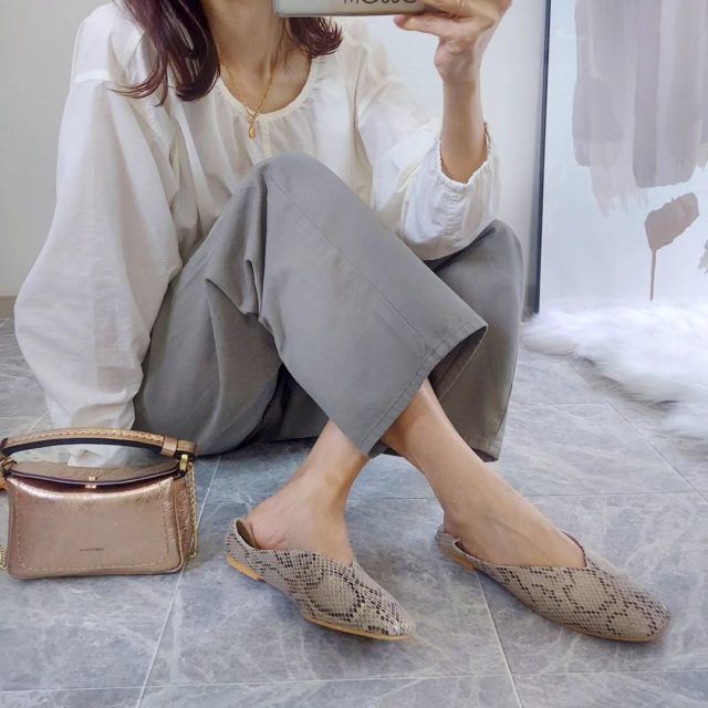 アクアガレージ「パイオン柄シューズ」