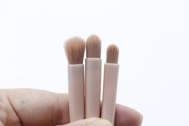 アイシャドウブラシ大・中・小の3サイズ