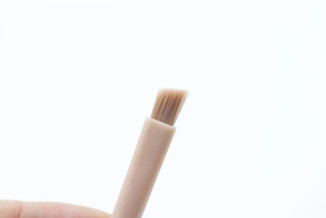 アイブロウブラシは太目