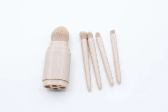 ダイソーのピンクの5WAYメイクブラシはブラシが5つのセット