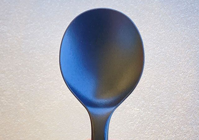 ダイソーのPPS 樹脂製スプーン（18cm）のデザイン