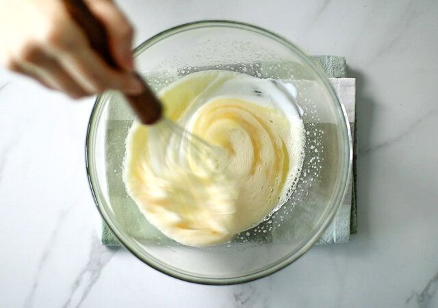 レモンマフィン レシピ ヨーグルトを加えて混ぜる