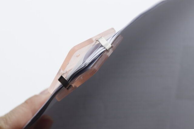 セリアのコーナークリップ 6Pで書類をまとめて上から見た様子