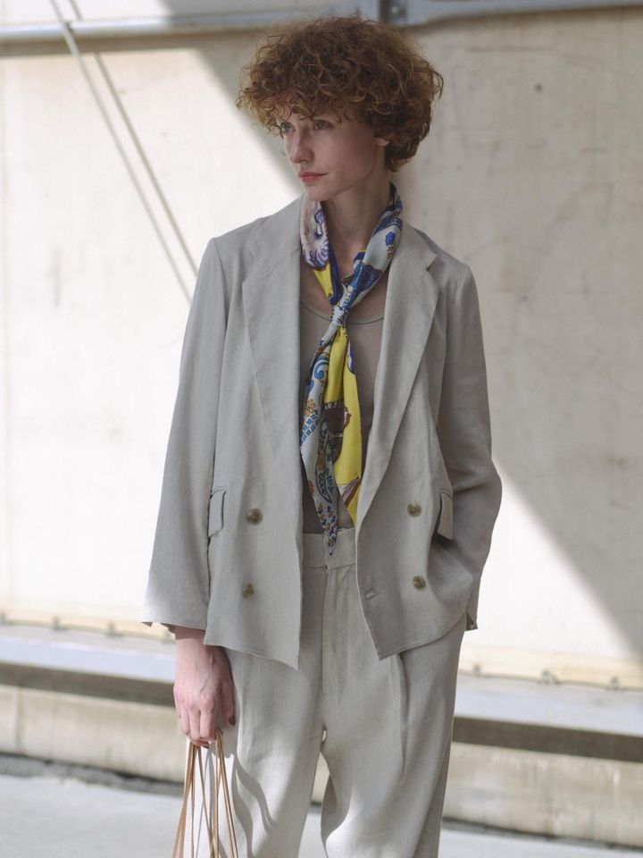 画像: manipuri ＜シルク ダイヤ型スカーフ＞サラサ 15,400円（税込） 出典：マニプリ