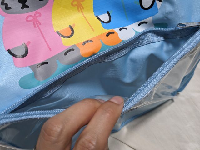 ぬいぐるみがフィットするこだわり外ポケット