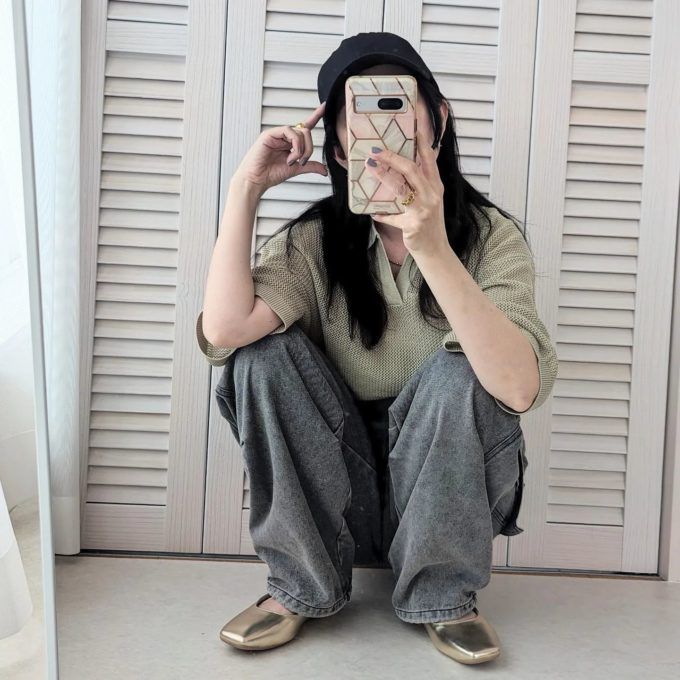 GUメンズのグリーンの「ウォッシャブルニットスキッパーポロシャツ(5分袖)」×デニムケミカルカーゴパンツ