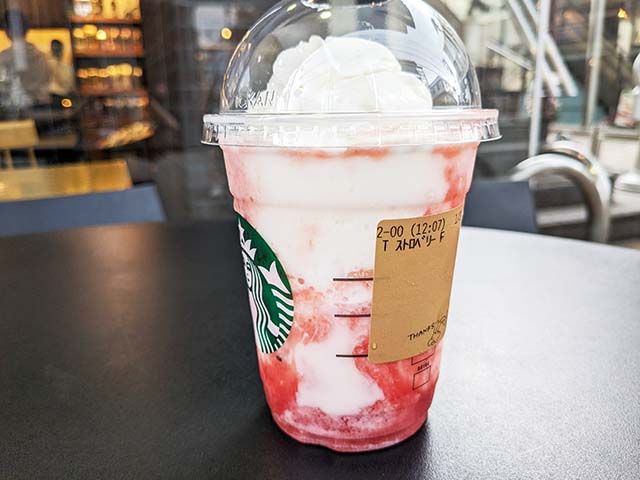 2024「スターバックス ストロベリー フラペチーノ®」側面