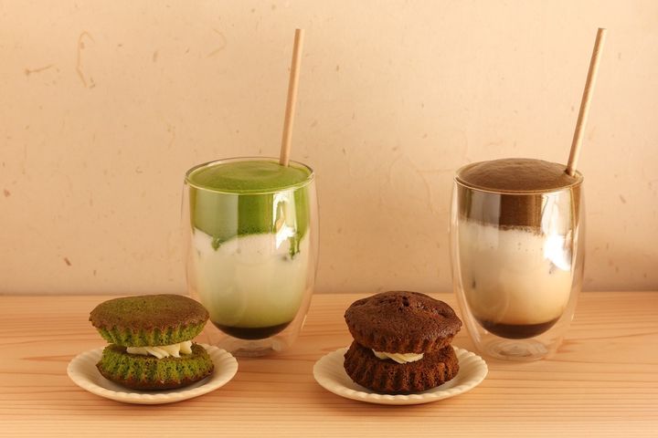 マドレーヌサンドとドリンクのセット／©️茶三楽