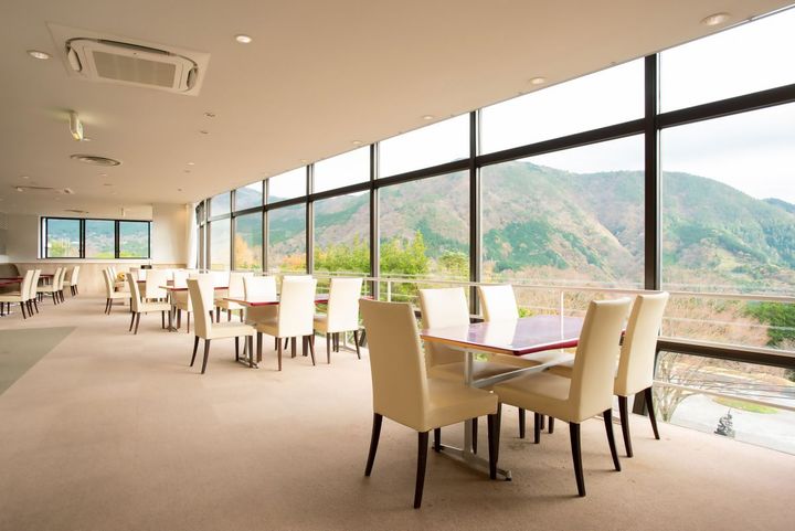 「彫刻の森ダイニング」は眺望抜群！
