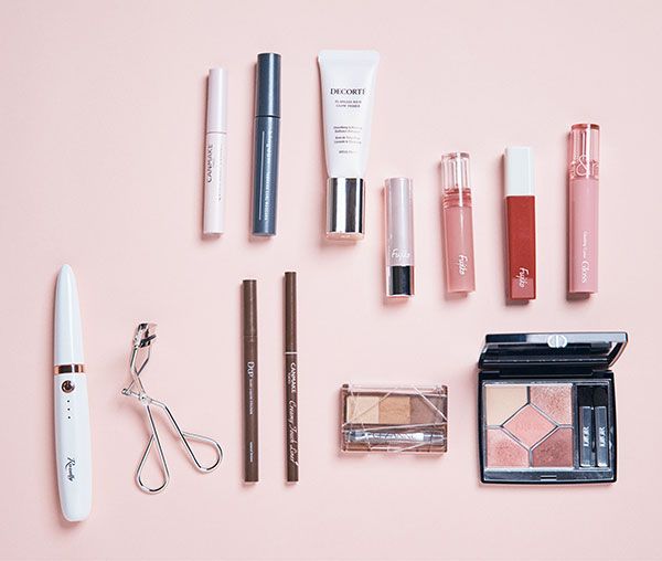 守屋麗奈さんのポーチの中身