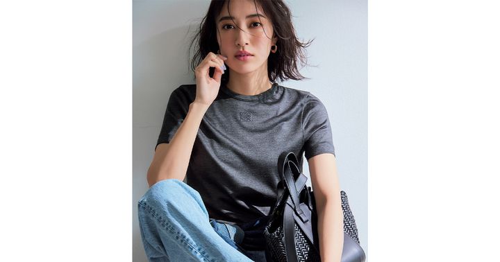 ロエベのTシャツ,岡本あずさ