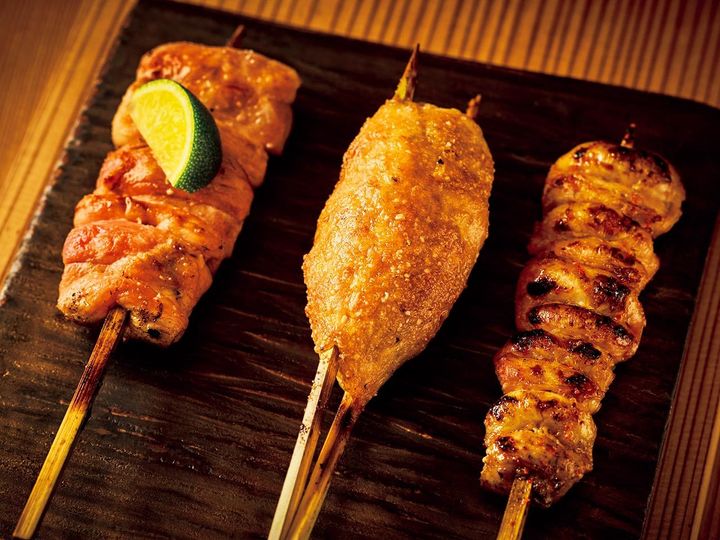 五反田『とり口』の「とっくり」、「塩つくね」、「あか」