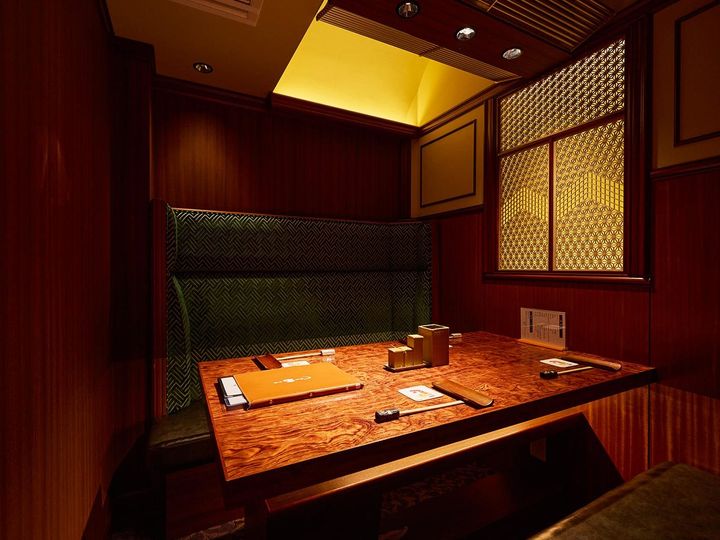 虎ノ門ヒルズ『虎ノ門 焼鳥 國よし』の内観