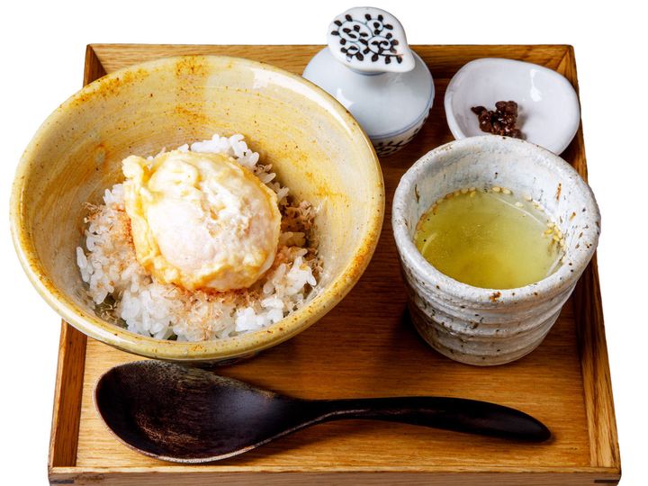 大塚『やきとり 結火』の「半熟卵かけご飯」