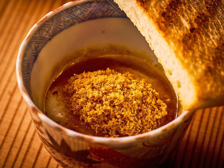 五反田『とり口』の「玉子とカラスミ」